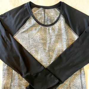 Women’s The North Face Flashdry Long Sleeve Shirt Size Large